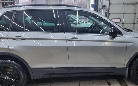 Volkswagen Tiguan II, 2021 год, 3 050 000 рублей, 2 фотография