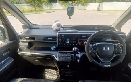 Honda Stepwgn IV, 2016 год, 2 410 000 рублей, 15 фотография