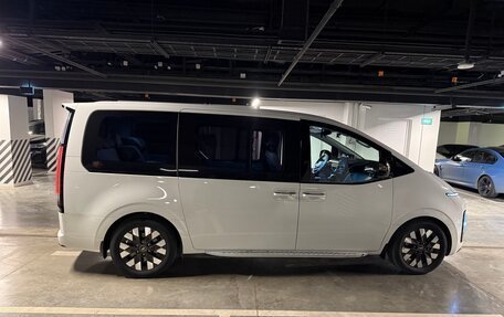 Hyundai Staria, 2022 год, 6 000 000 рублей, 3 фотография