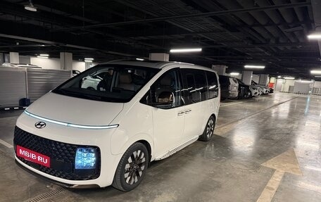 Hyundai Staria, 2022 год, 6 000 000 рублей, 2 фотография