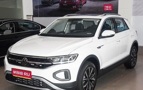 Volkswagen T-Roc I, 2024 год, 2 825 000 рублей, 1 фотография