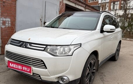 Mitsubishi Outlander III рестайлинг 3, 2013 год, 1 450 000 рублей, 1 фотография