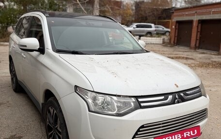 Mitsubishi Outlander III рестайлинг 3, 2013 год, 1 450 000 рублей, 4 фотография