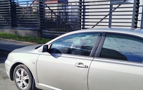 Toyota Avensis III рестайлинг, 2004 год, 600 000 рублей, 5 фотография