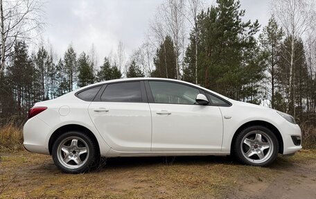 Opel Astra J, 2014 год, 850 000 рублей, 2 фотография