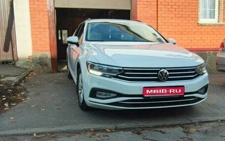 Volkswagen Passat B8 рестайлинг, 2021 год, 2 700 000 рублей, 1 фотография