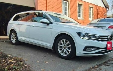 Volkswagen Passat B8 рестайлинг, 2021 год, 2 700 000 рублей, 2 фотография