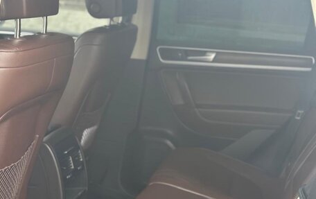 Volkswagen Touareg III, 2011 год, 2 550 000 рублей, 2 фотография