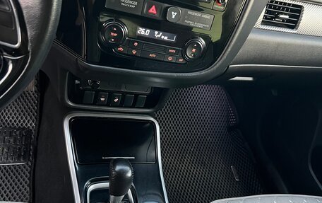 Mitsubishi Outlander III рестайлинг 3, 2017 год, 2 130 000 рублей, 7 фотография