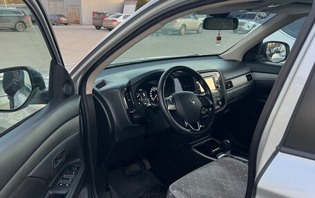 Mitsubishi Outlander III рестайлинг 3, 2017 год, 2 130 000 рублей, 5 фотография