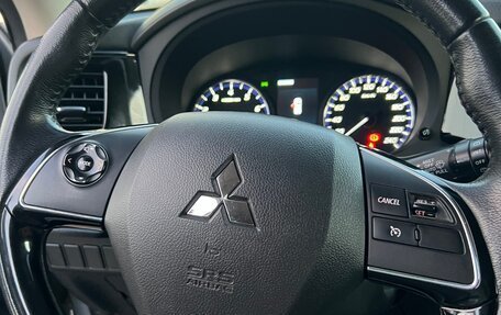 Mitsubishi Outlander III рестайлинг 3, 2017 год, 2 130 000 рублей, 13 фотография