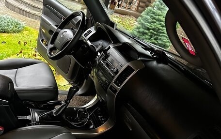 Toyota Land Cruiser Prado 120 рестайлинг, 2007 год, 2 498 000 рублей, 3 фотография