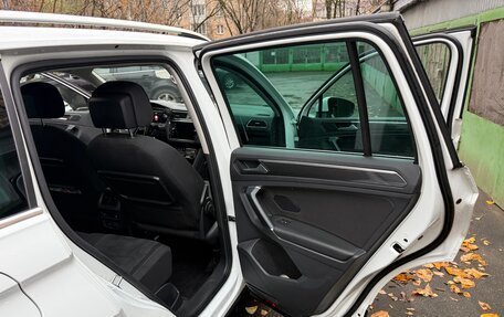 Volkswagen Tiguan II, 2018 год, 2 850 000 рублей, 18 фотография