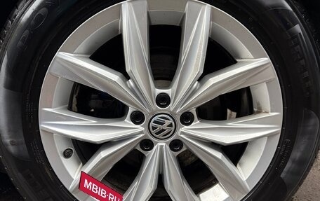 Volkswagen Tiguan II, 2018 год, 2 850 000 рублей, 13 фотография