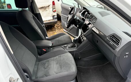 Volkswagen Tiguan II, 2018 год, 2 850 000 рублей, 23 фотография