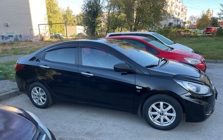 Hyundai Solaris II рестайлинг, 2013 год, 780 000 рублей, 2 фотография