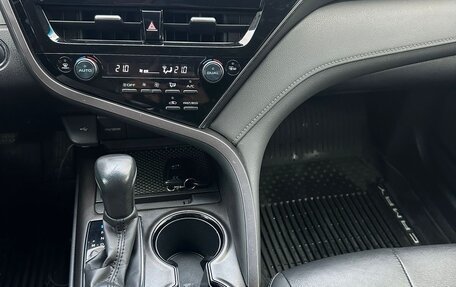 Toyota Camry, 2021 год, 2 900 000 рублей, 10 фотография