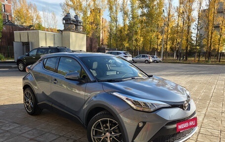 Toyota C-HR I рестайлинг, 2019 год, 2 490 000 рублей, 4 фотография