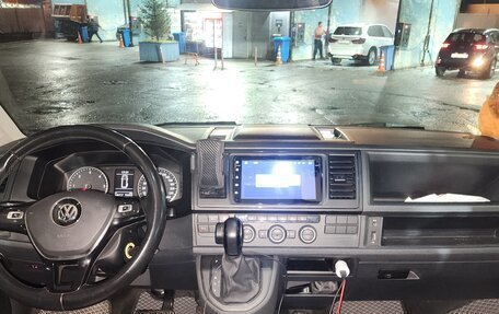 Volkswagen Caravelle T6 рестайлинг, 2018 год, 4 200 000 рублей, 8 фотография