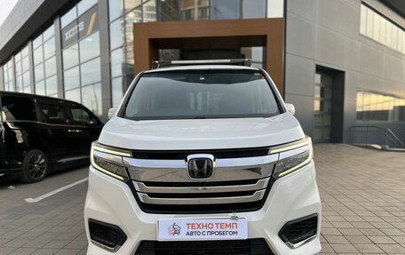 Honda Stepwgn IV, 2018 год, 2 520 000 рублей, 2 фотография