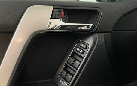 Toyota Land Cruiser Prado 150 рестайлинг 2, 2011 год, 3 095 000 рублей, 9 фотография