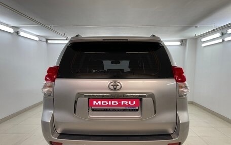 Toyota Land Cruiser Prado 150 рестайлинг 2, 2011 год, 3 095 000 рублей, 3 фотография