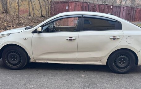 KIA Rio IV, 2020 год, 700 000 рублей, 2 фотография