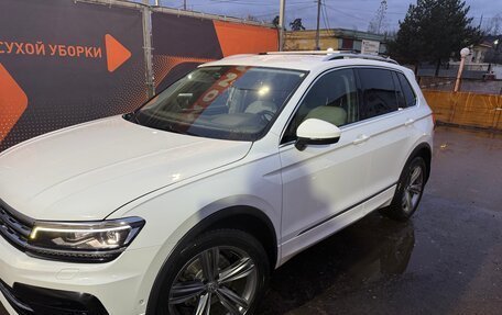Volkswagen Tiguan II, 2018 год, 2 330 000 рублей, 2 фотография
