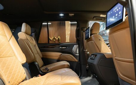 Cadillac Escalade V, 2022 год, 12 490 000 рублей, 16 фотография