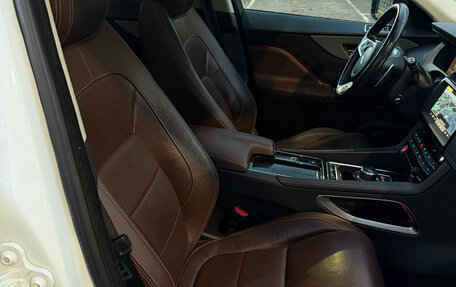 Jaguar F-Pace, 2017 год, 3 200 000 рублей, 23 фотография