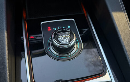 Jaguar F-Pace, 2017 год, 3 200 000 рублей, 19 фотография