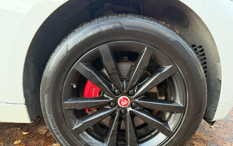 Jaguar F-Pace, 2017 год, 3 200 000 рублей, 26 фотография