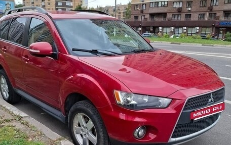 Mitsubishi Outlander III рестайлинг 3, 2011 год, 1 000 000 рублей, 2 фотография