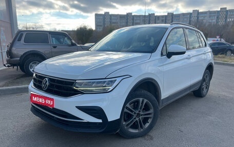 Volkswagen Tiguan II, 2021 год, 2 250 000 рублей, 1 фотография