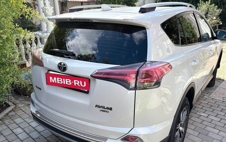 Toyota RAV4, 2016 год, 2 300 000 рублей, 9 фотография