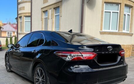 Toyota Camry, 2019 год, 2 750 000 рублей, 4 фотография