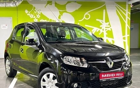 Renault Sandero II рестайлинг, 2015 год, 810 000 рублей, 1 фотография