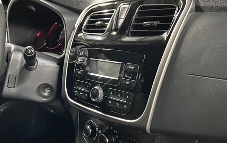 Renault Sandero II рестайлинг, 2015 год, 810 000 рублей, 16 фотография