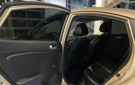 Hyundai Solaris II рестайлинг, 2011 год, 546 000 рублей, 24 фотография