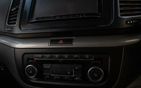 Volkswagen Sharan II, 2011 год, 1 219 000 рублей, 14 фотография