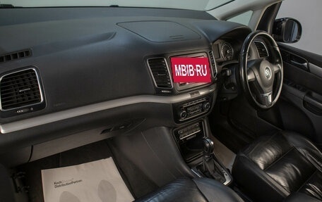 Volkswagen Sharan II, 2011 год, 1 219 000 рублей, 17 фотография