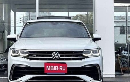 Volkswagen Tiguan II, 2021 год, 1 905 000 рублей, 3 фотография