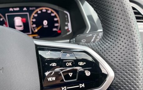 Volkswagen Tiguan II, 2021 год, 1 905 000 рублей, 14 фотография