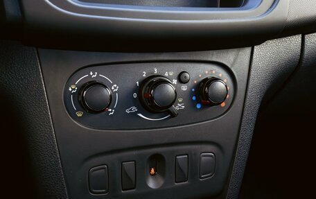 Renault Logan II, 2019 год, 1 120 000 рублей, 12 фотография