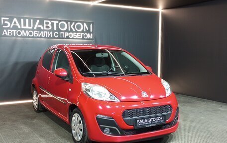 Peugeot 107 I рестайлинг, 2013 год, 549 000 рублей, 3 фотография