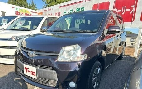 Toyota Sienta I, 2012 год, 748 000 рублей, 2 фотография