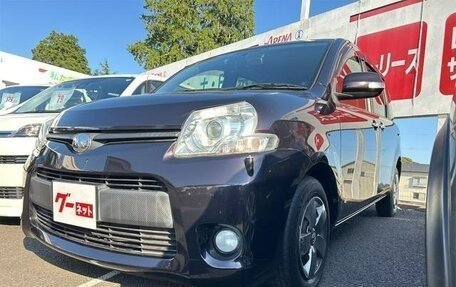 Toyota Sienta I, 2012 год, 748 000 рублей, 10 фотография