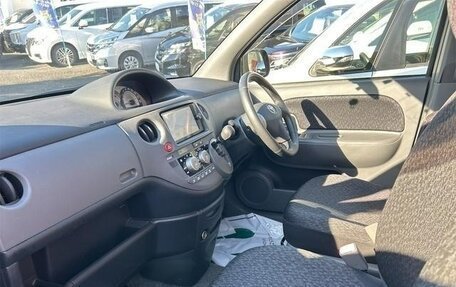 Toyota Sienta I, 2012 год, 748 000 рублей, 25 фотография