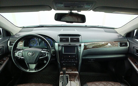 Toyota Camry, 2017 год, 2 170 000 рублей, 17 фотография