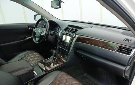 Toyota Camry, 2017 год, 2 170 000 рублей, 13 фотография